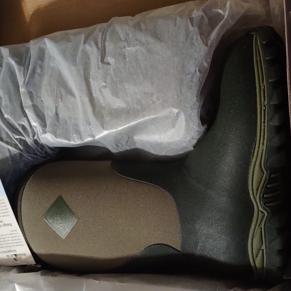 Used muck boots youth rugged II size 6
